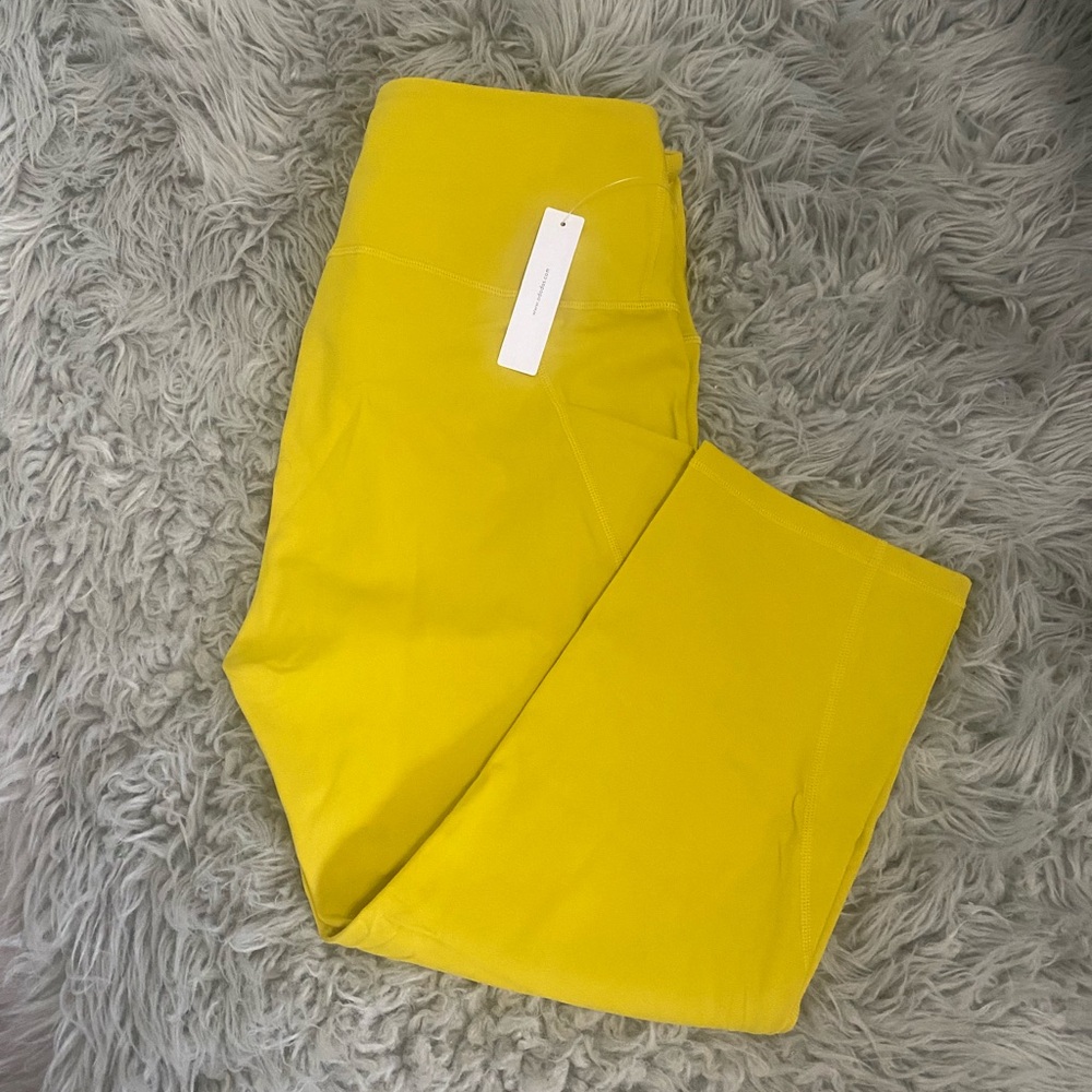 NWT Capri leggings size XL